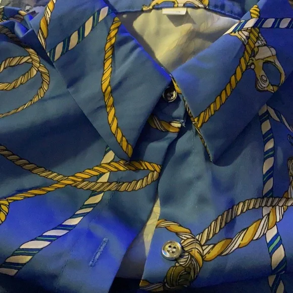 NEW INVENTORY 🔥Chain Print Button Up Blouse🔥 - Picture 8 of 9